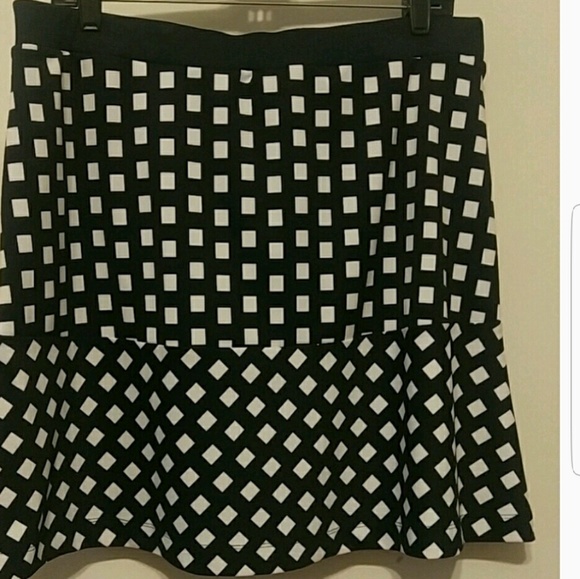 Michael Kors Dresses & Skirts - Michael Kors Ruffle Skirt!